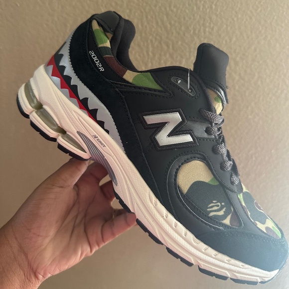 BAPE® x NEW BALANCE 2002R main image 4